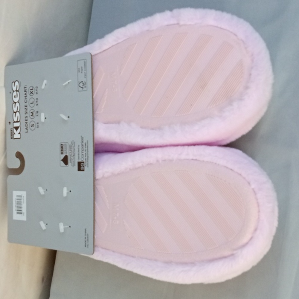 🥨 🍒 Hershey's Kisses Pink Slippers - Picture 4 of 5